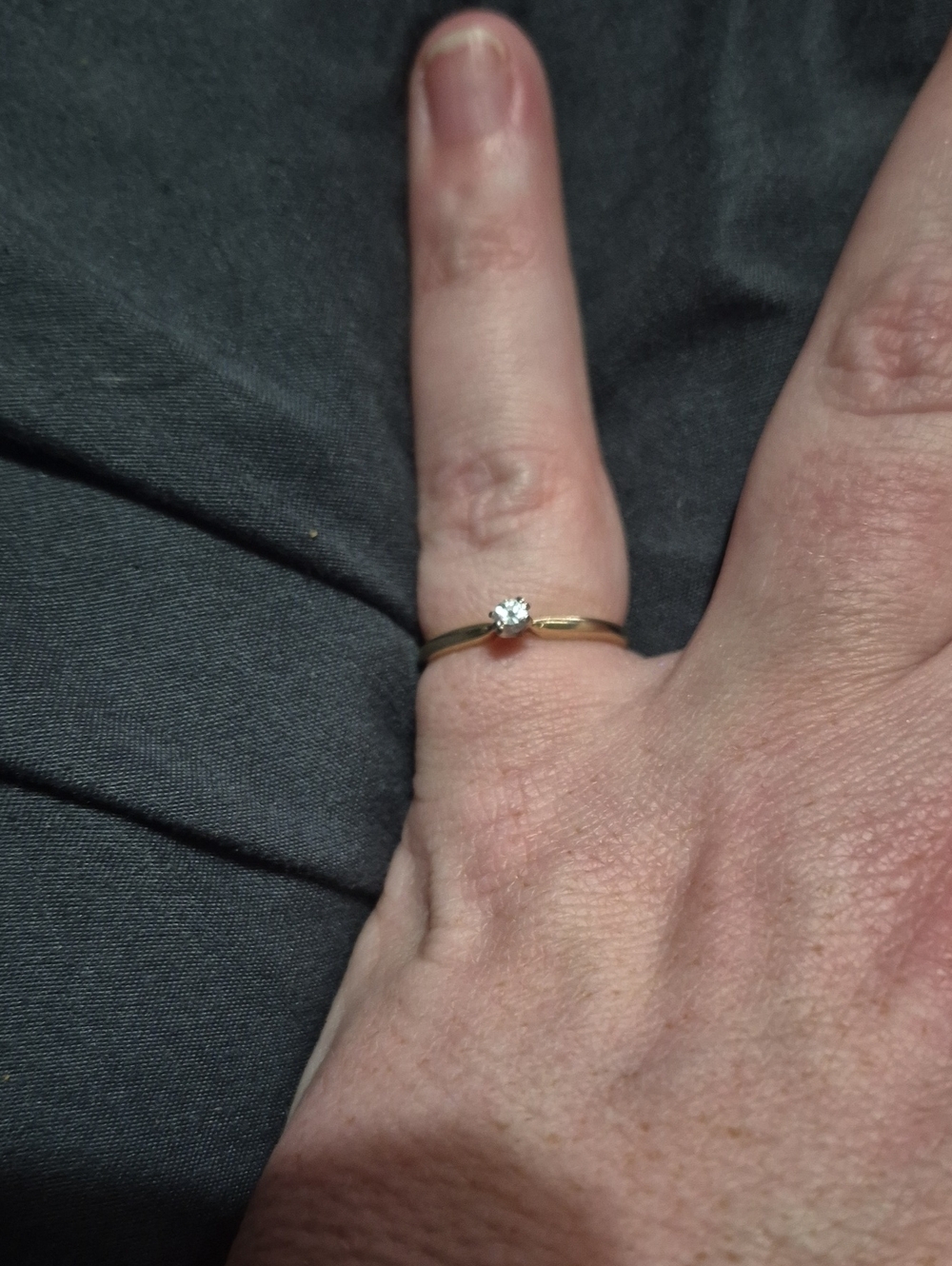 Beautiful Real 14K Gold Diamond Engagement / Promise Ring - Sz 6

Description: